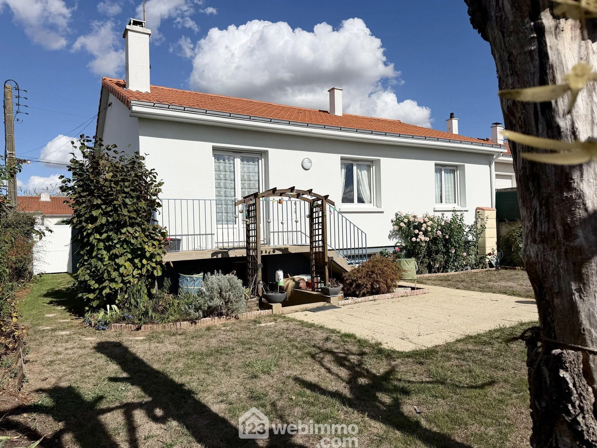 Maison à vendre au May-sur-Èvre avec 2 chambres, sous-sol et garage