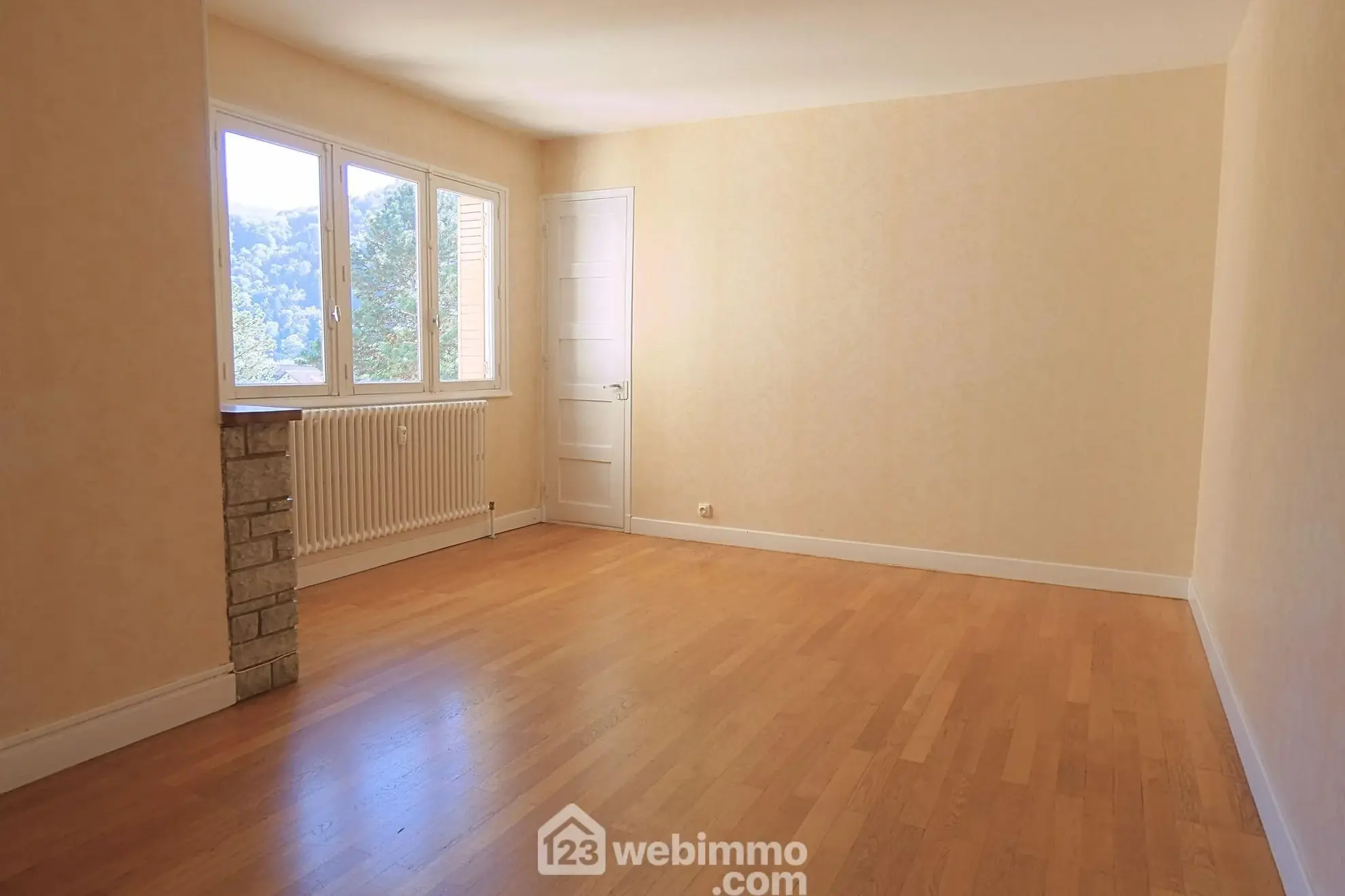 Appartement T4 spacieux de 96 m² à Ugine avec balcon et cave