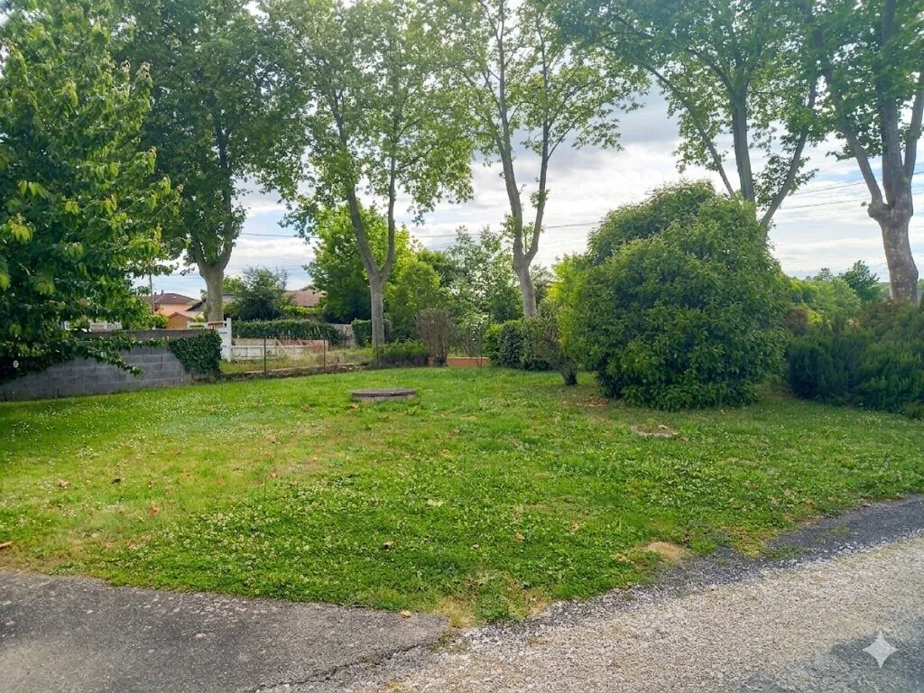 Terrain viabilisé de 385 m² à Rabastens, proche centre-ville, idéal pour construire