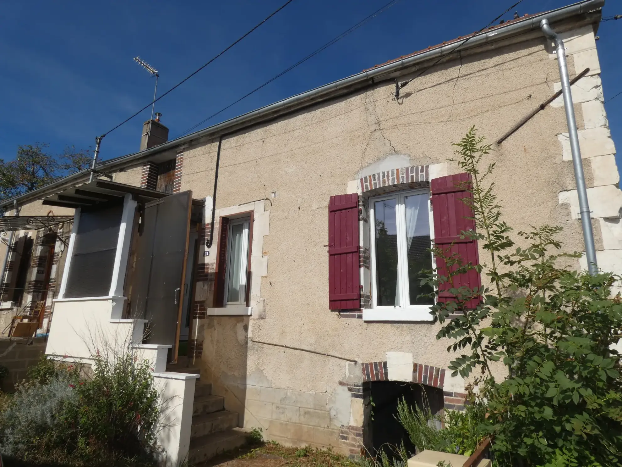 Maison 2 chambres à Laroche Saint Cydroine - Plain-pied, terrain clos