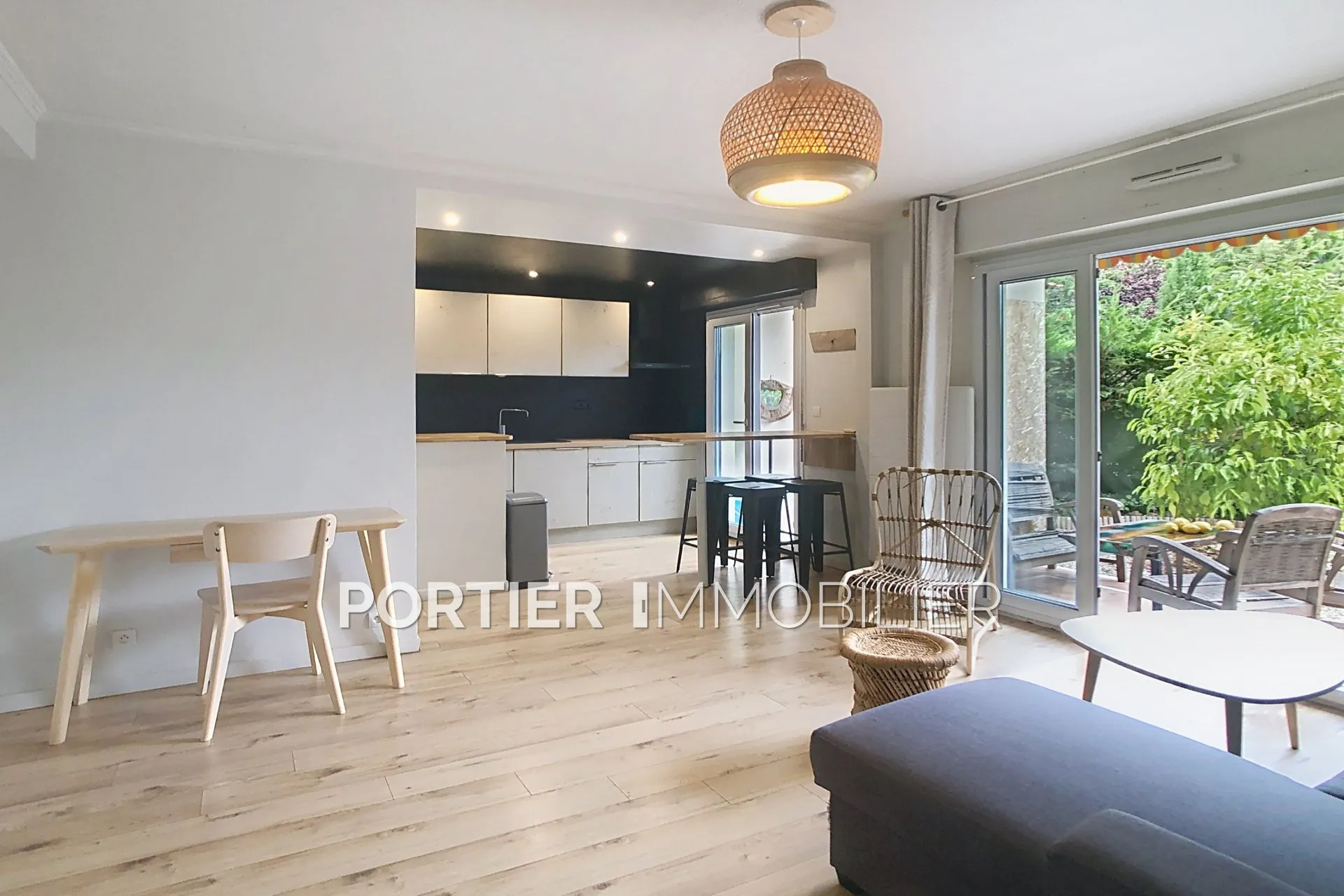 Appartement 2 pièces à Antibes avec jardin et terrasse dans le quartier Jules Grec