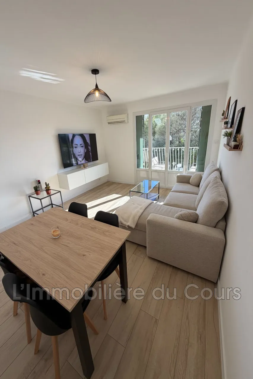 Appartement T3 rénové avec vue sur l'étang à Martigues Ferrières