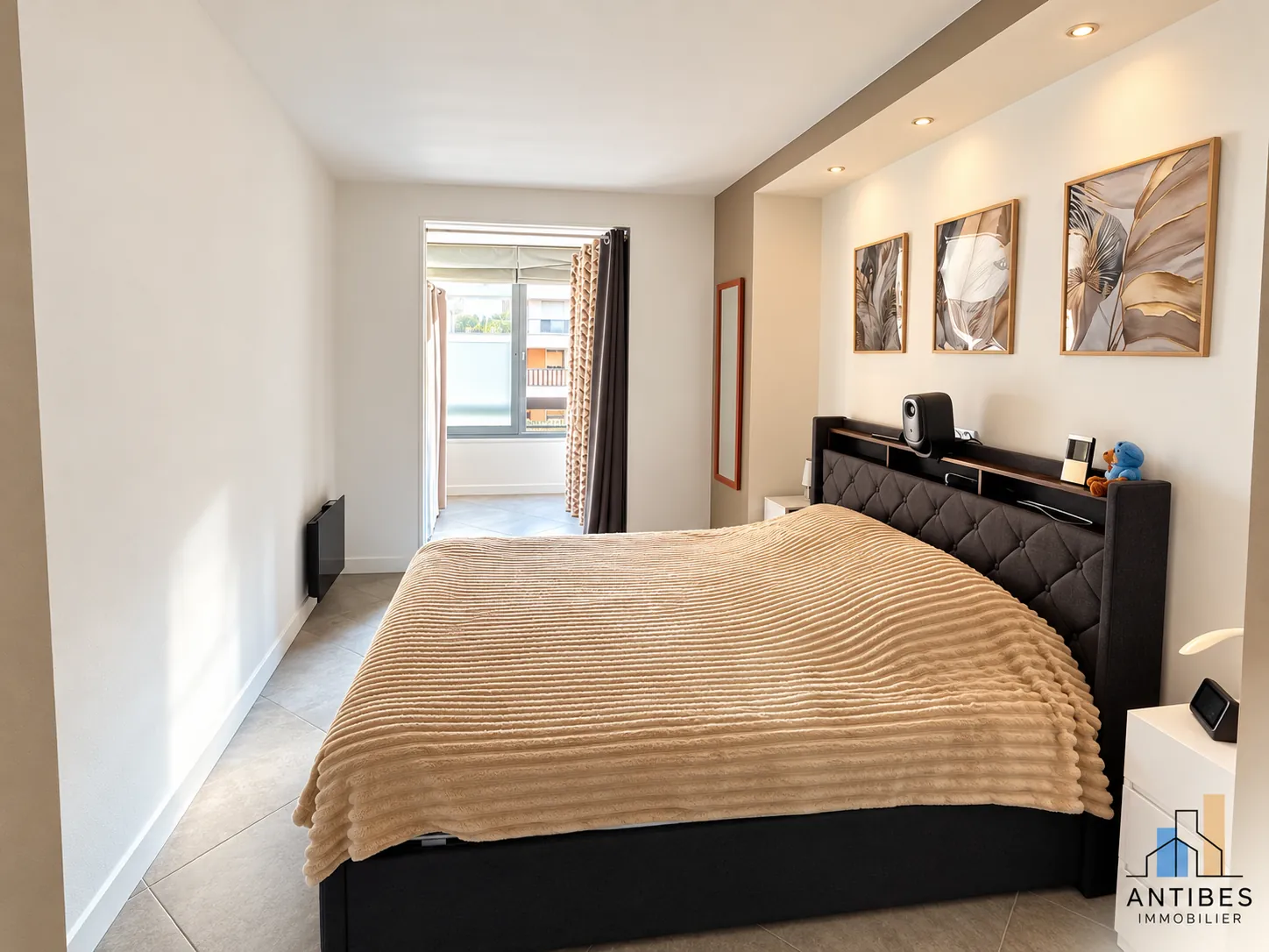 Appartement rénové 3 pièces avec loggias à Saint-Laurent-du-Var - Facilité et luminosité
