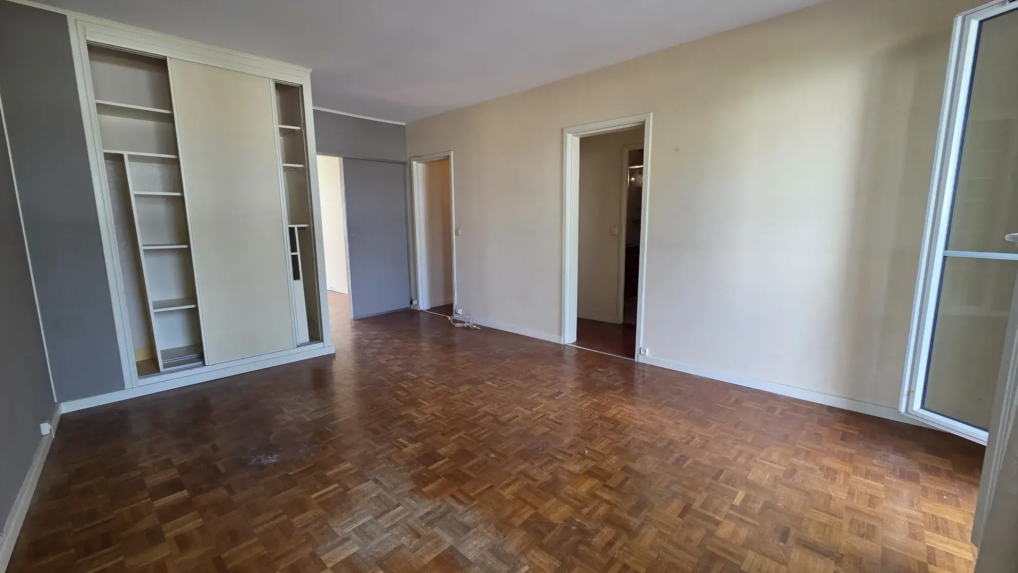 Appartement 2 pièces de 51 m² à Creteil proche métro université