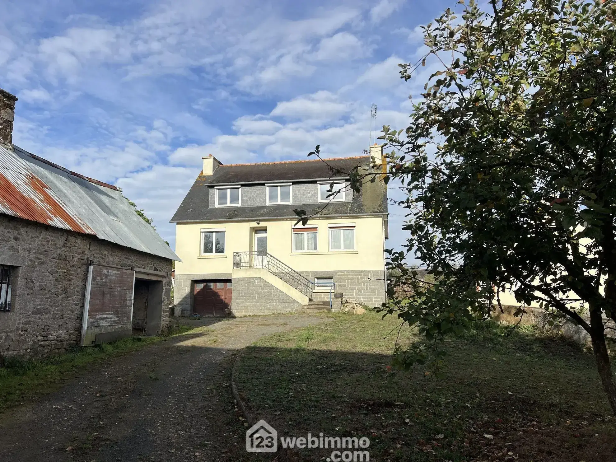 Maison à vendre de 135 m² avec potentiel de rénovation dans le centre de Grâces