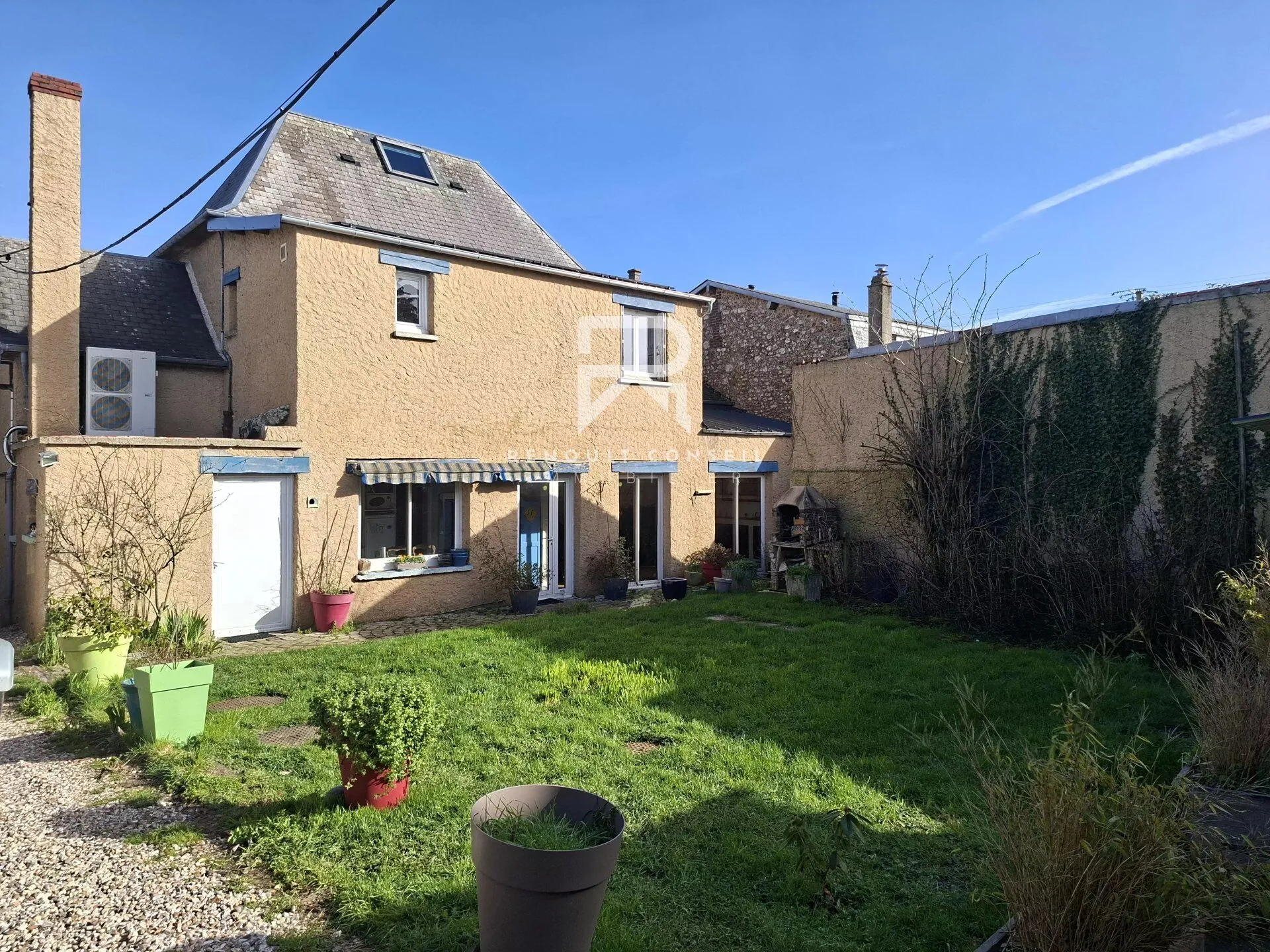 Belle maison de village rénovée à Quittebeuf avec dépendance et panneaux solaires