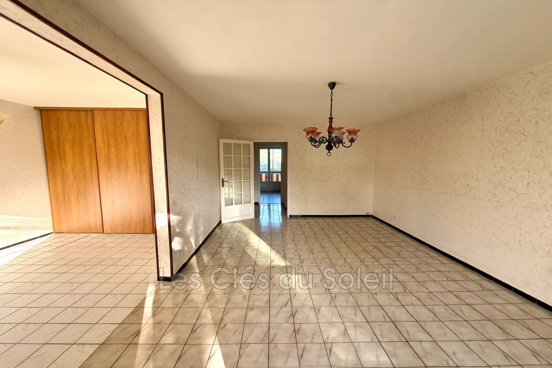 Appartement 4 pièces lumineux à Hyères avec double loggia et cave