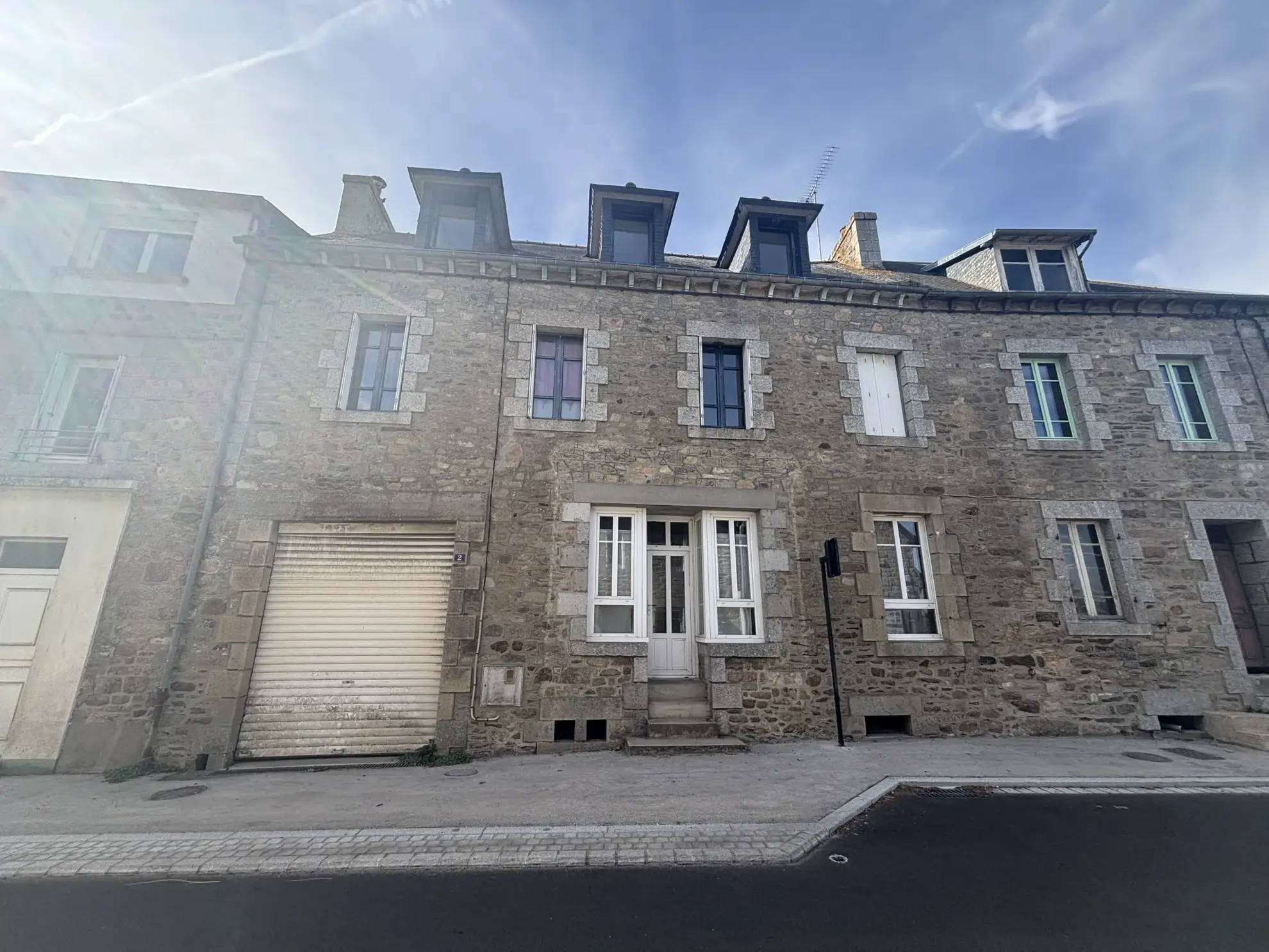 Maison en pierre de 124 m² avec 4 chambres à Bourbriac, idéalement rénovée