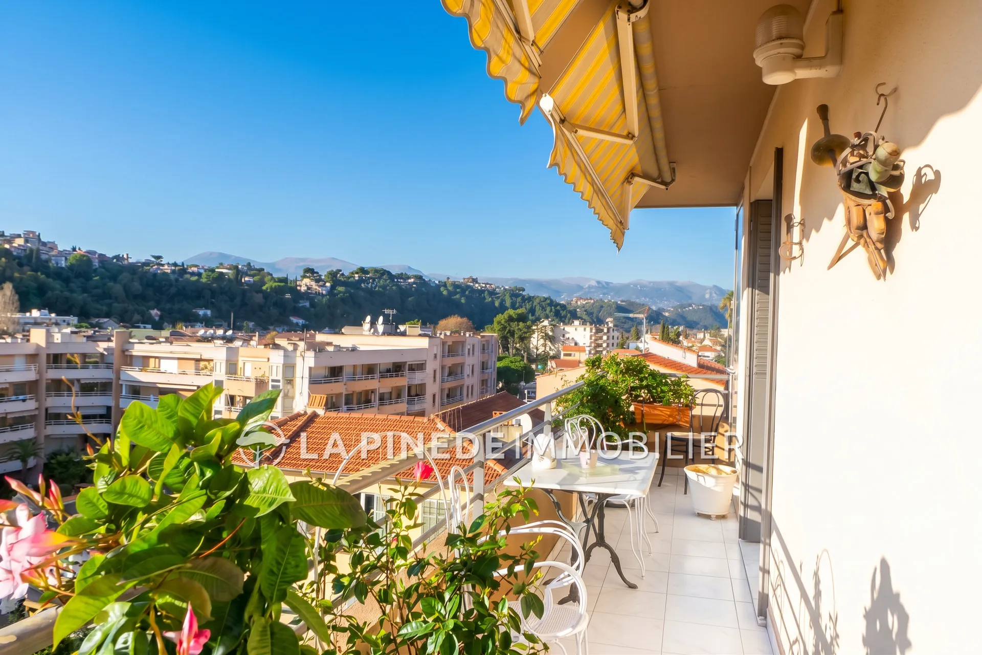 Appartement avec vue panoramique à Cagnes-sur-Mer dans le secteur Béal