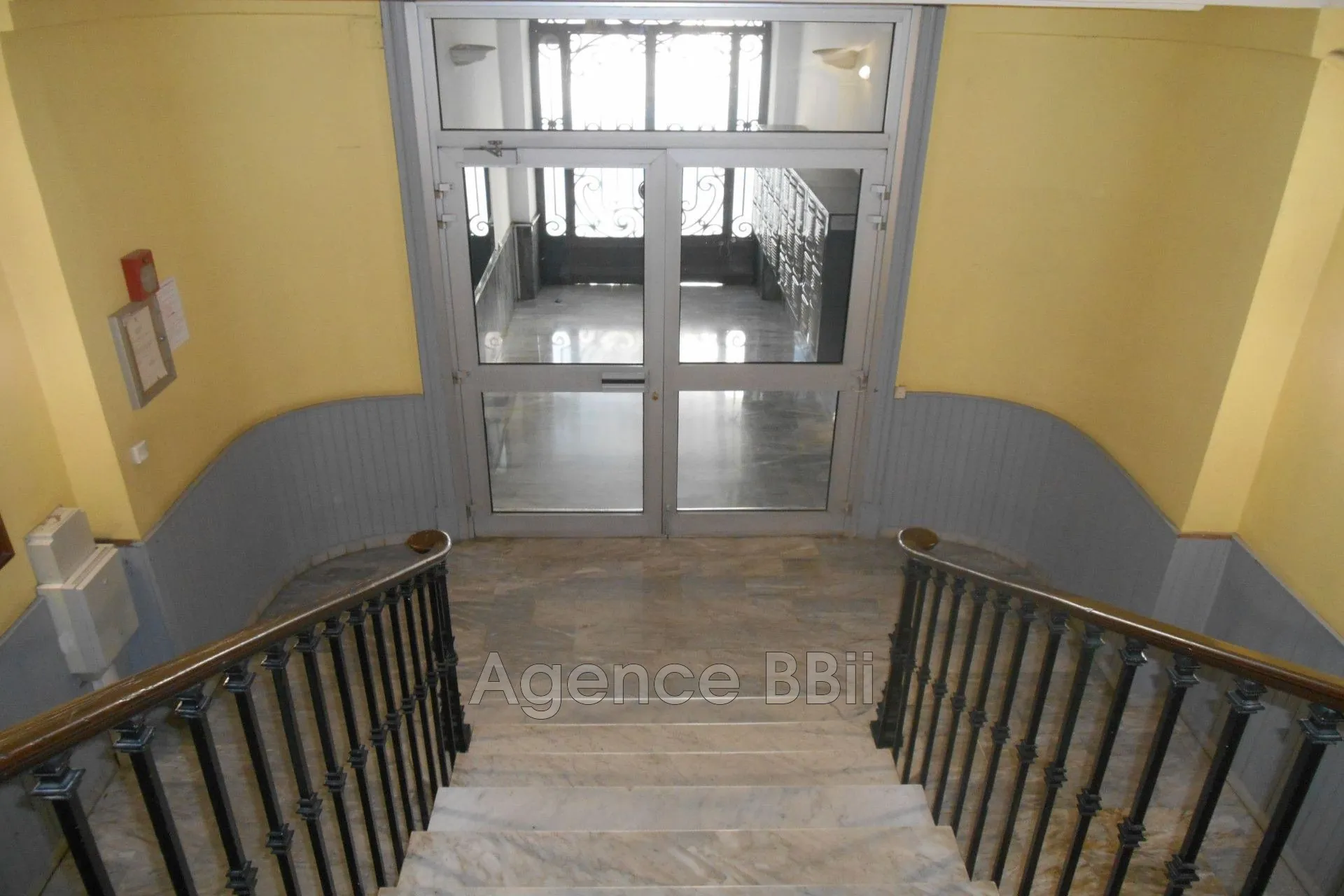 Appartement 3 pièces à Gambetta, Nice, 72 m² avec balcon, cave, à rénover