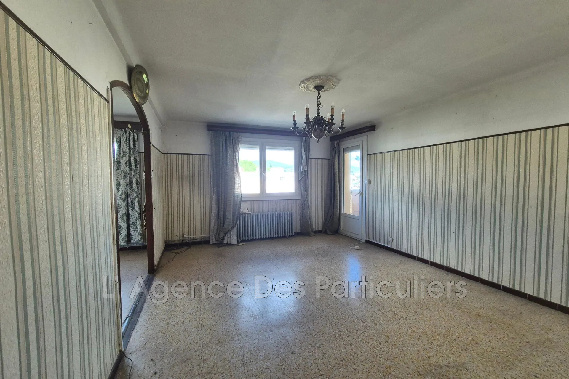 Appartement 5 pièces à Draguignan avec cave et parking, à rénover