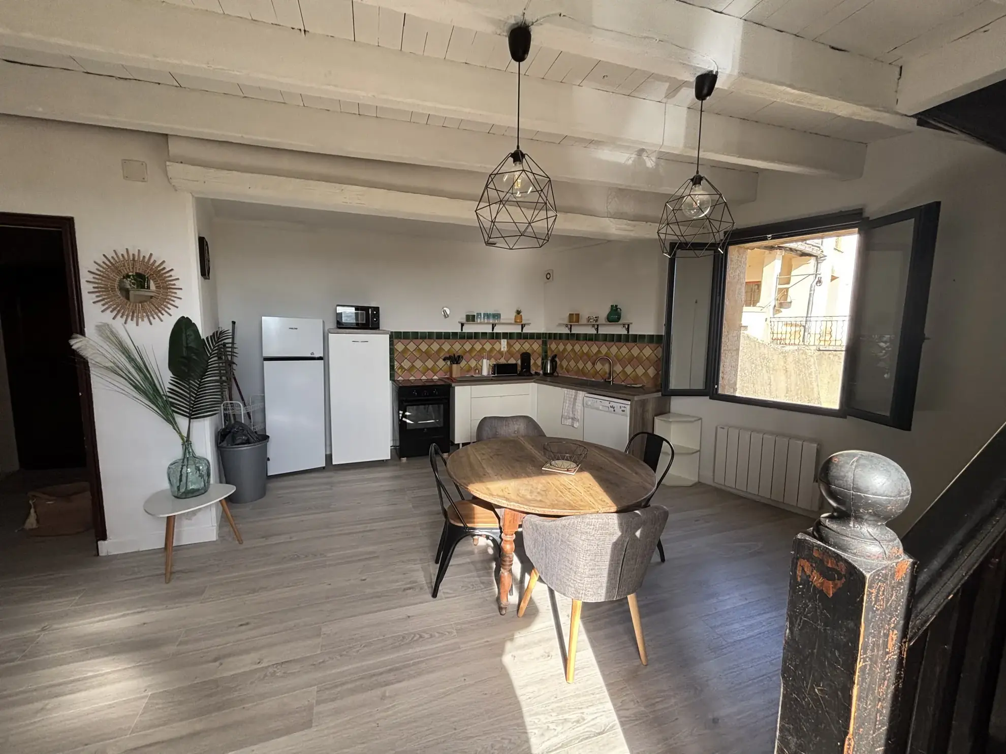 Maison de village rénovée avec deux appartements à Uzès – Emplacement idéal