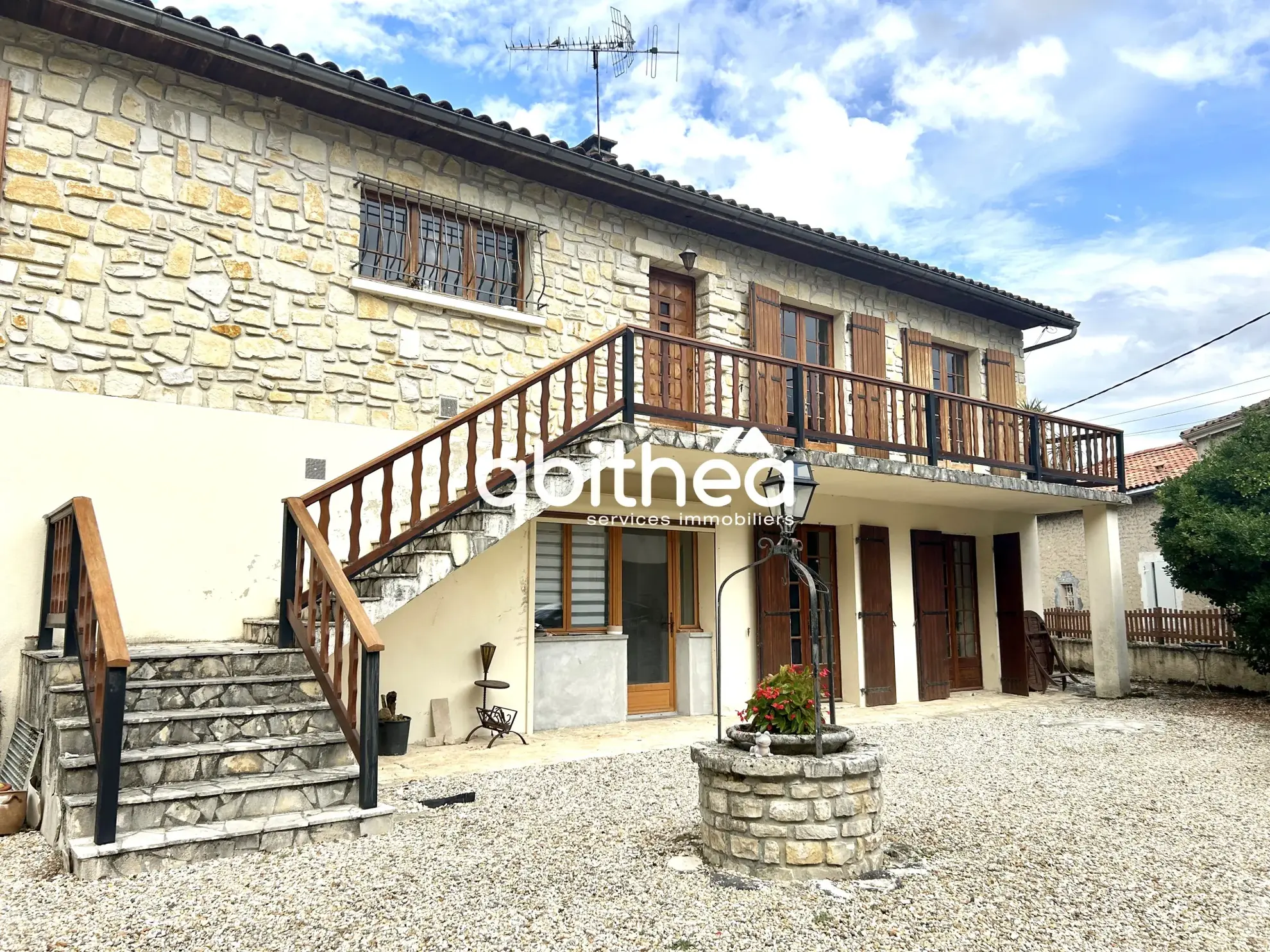 Maison de caractère avec 4 chambres et grand terrain à Champniers près d'Angoulême