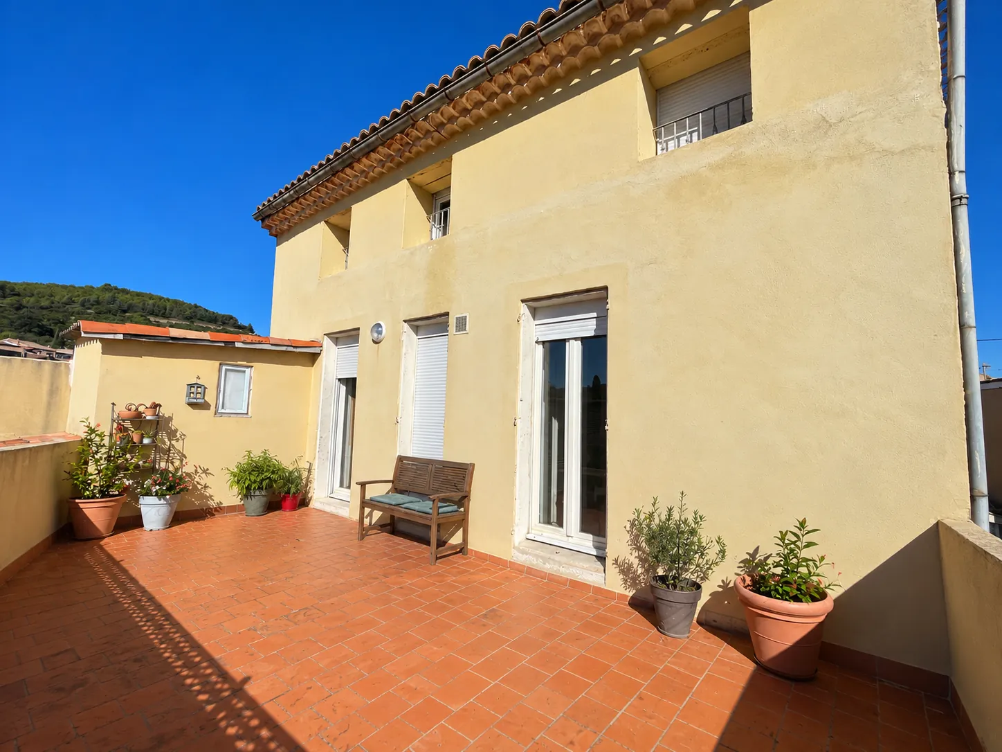 Investissement immobilier à Nébian : Appartement T3 avec terrasse de 26 m² loué à 730 €
