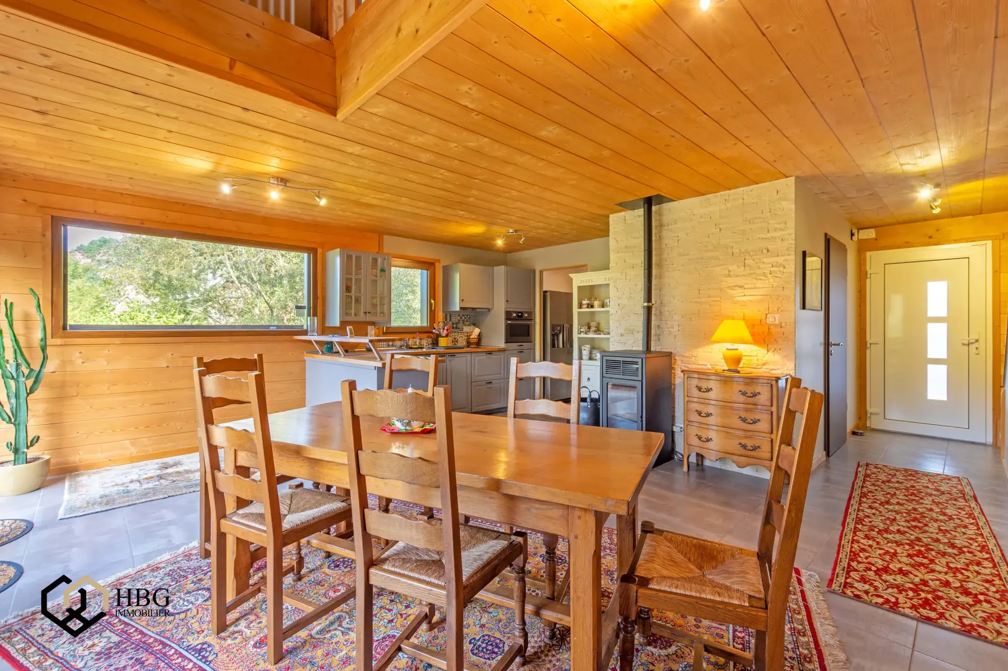 Belle maison en bois de 2016 avec vue dégagée à Obersteinbach