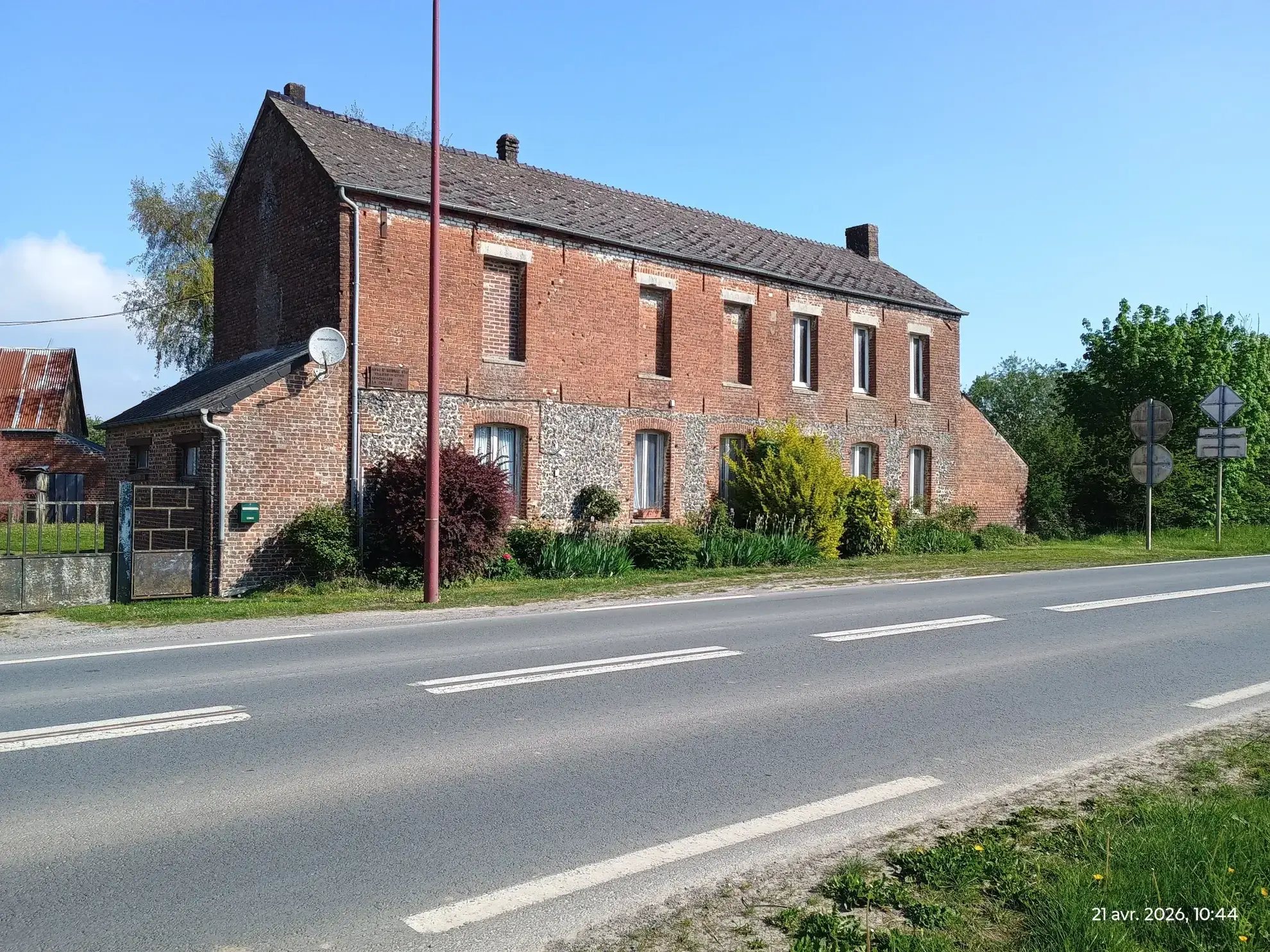 Ancienne ferme à rénover à Villers-les-Guises, Aisne (02) – Grand potentiel de rénovation