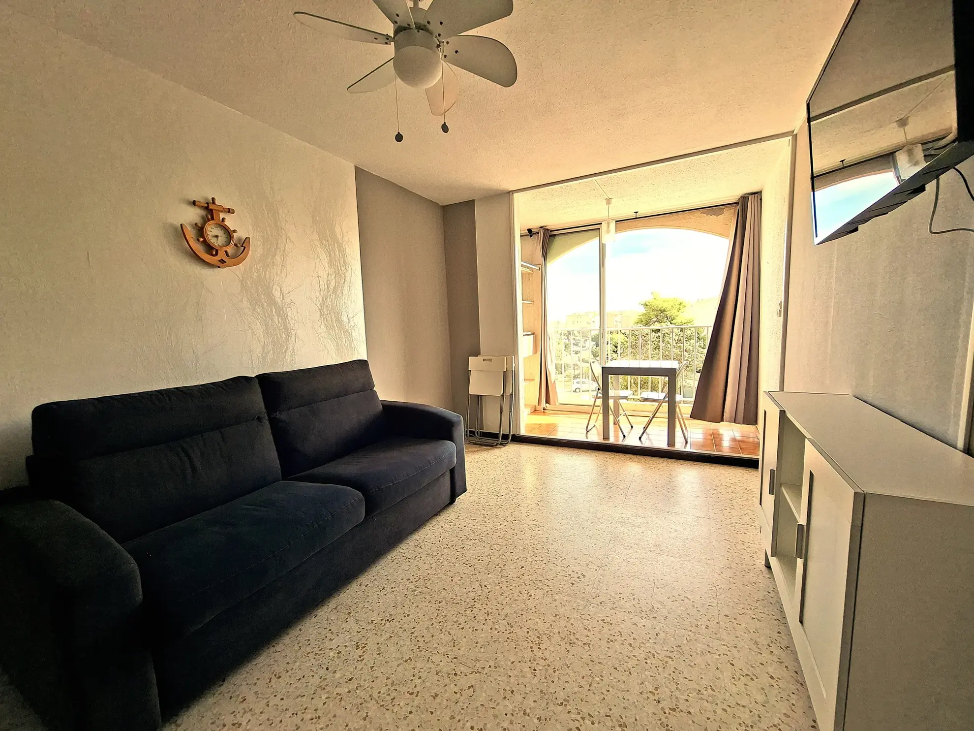 Studio rénové avec parking au Cap d'Agde à deux pas de la plage