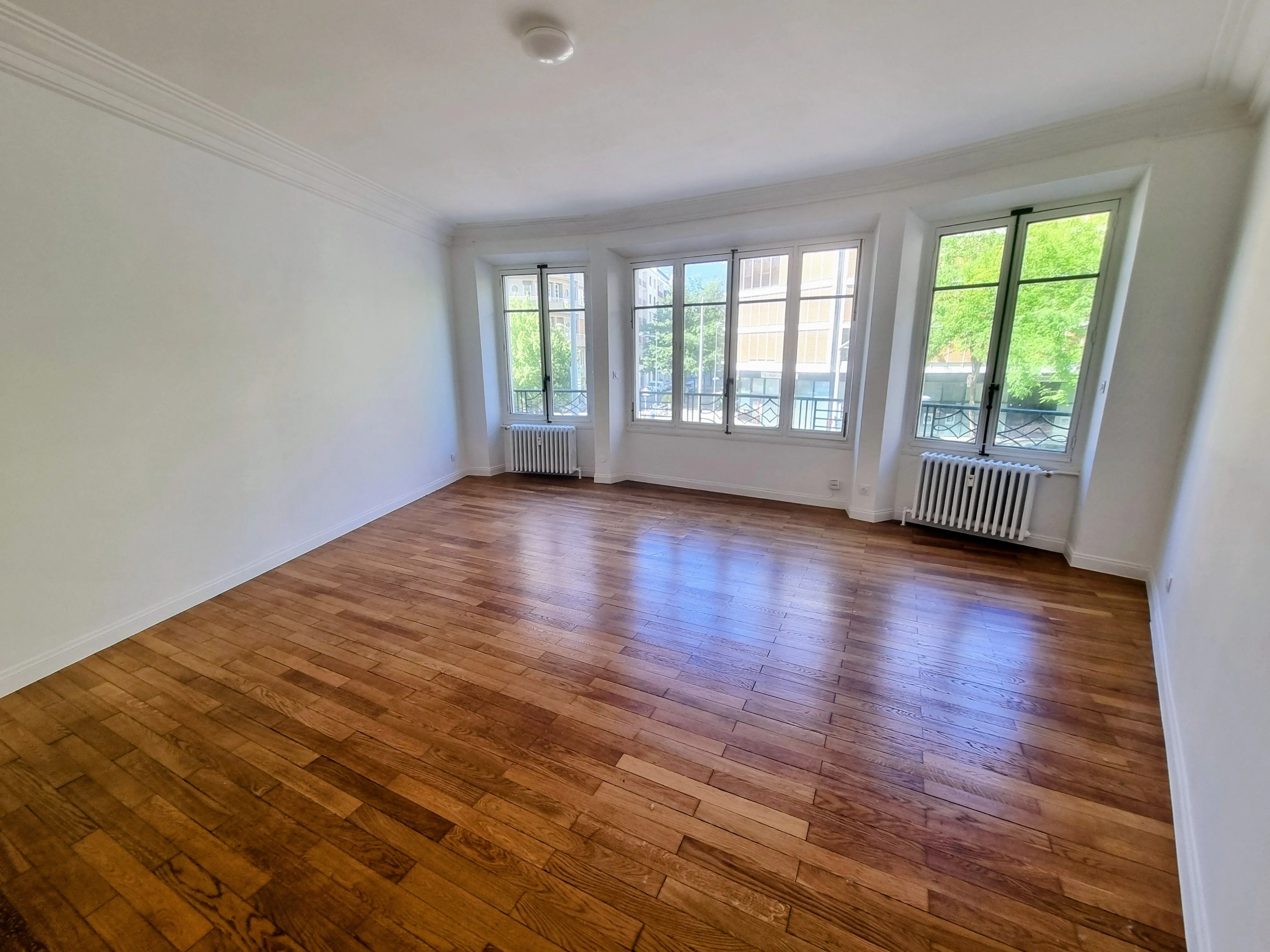 Bel appartement T3 rénové de 100 m² avec balcon à Grenoble