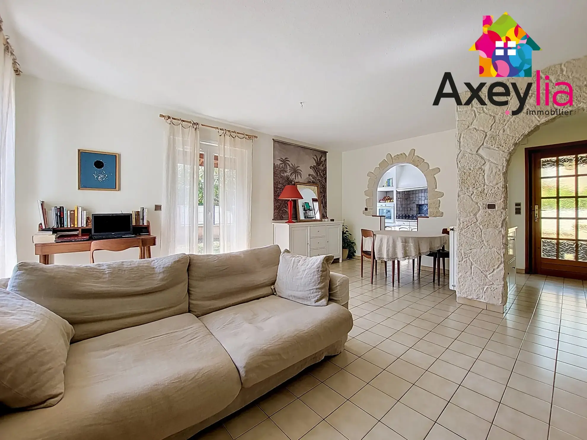 Maison à vendre à Le Coteau avec 4 chambres, terrasse et garage