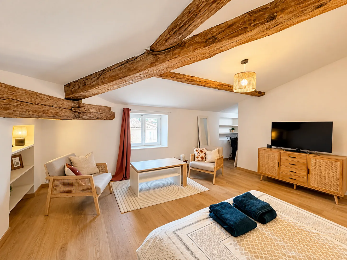Loft de caractère à Nîmes avec vue dégagée, proche des sites historiques