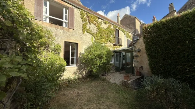 Belle maison de charme de 170 m² à Vezelay avec jardin et vue dégagée