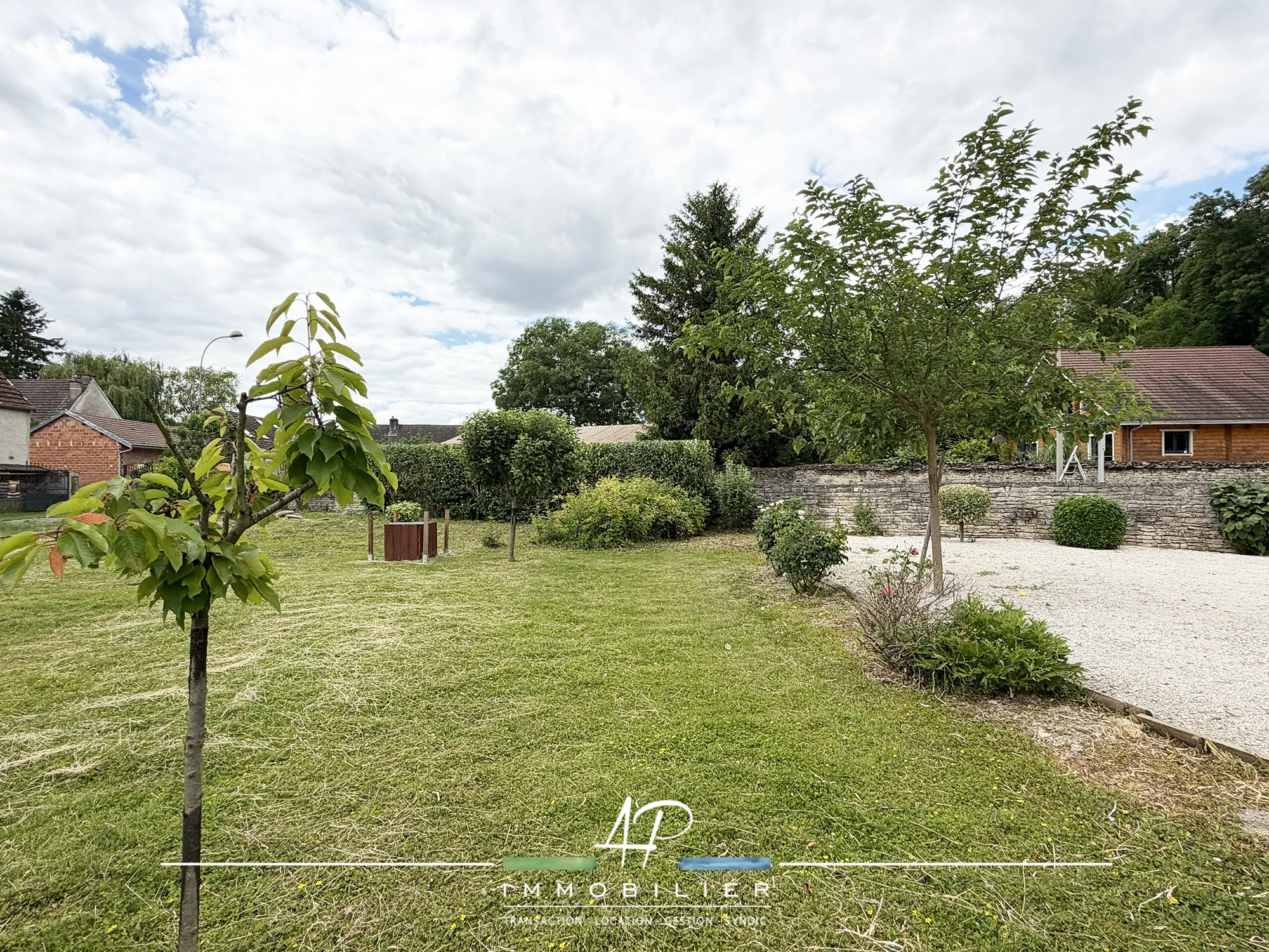 Terrain constructible à vendre à Saint-Juien - 490 m² hors lotissement
