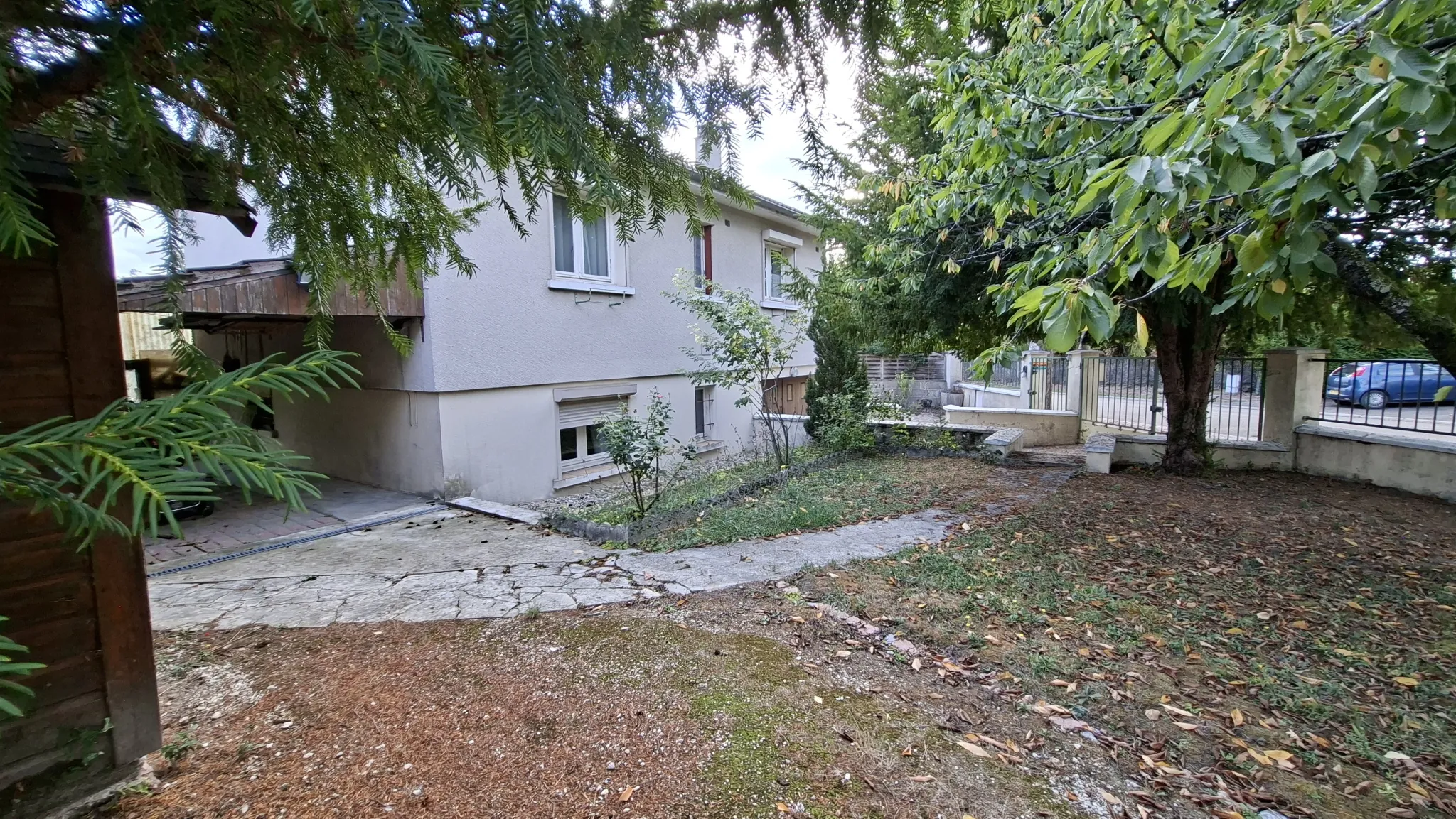 Vente d'un pavillon avec sous-sol, jardin et garage à Aillant-sur-Tholon