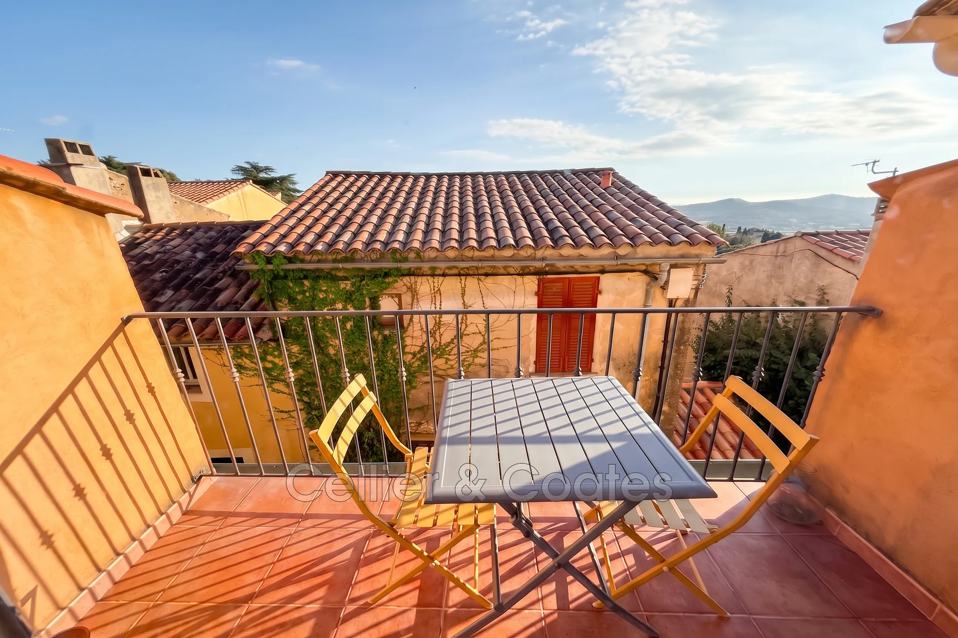 Maison de village rénovée à Bormes-les-Mimosas avec terrasse et vue exceptionnelle