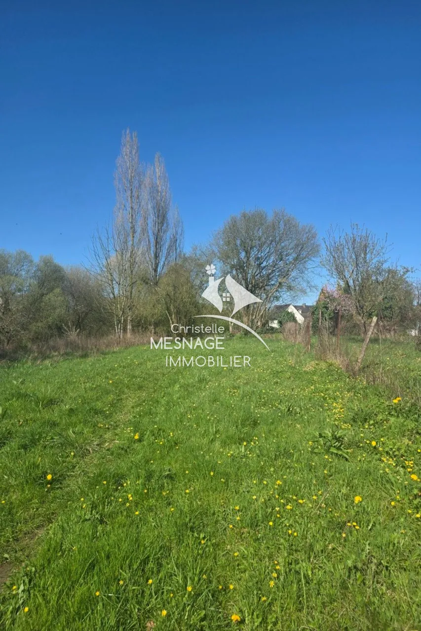 Terrain constructible de 710 m² à Tréfumel, proche Dinan