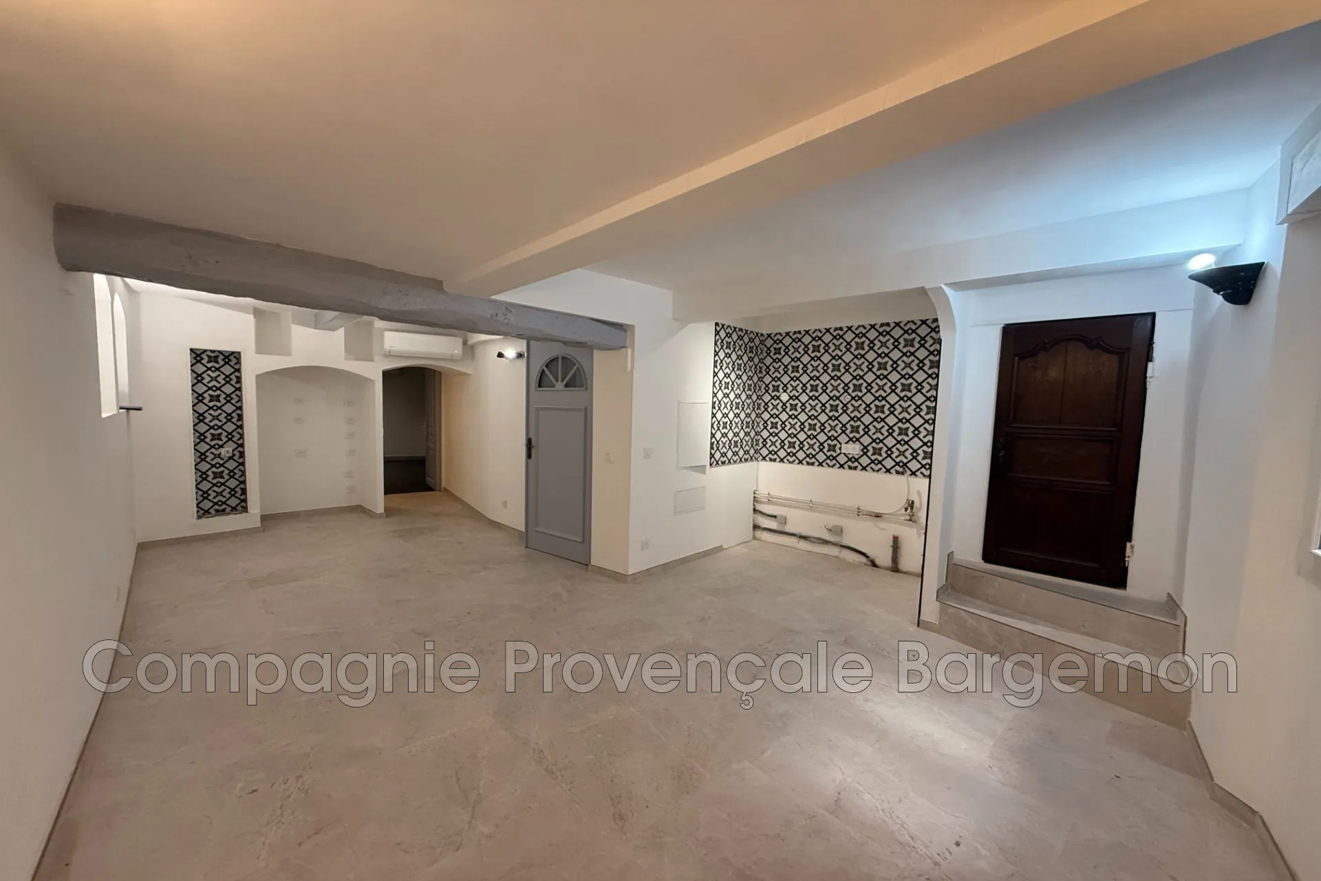 Appartement rénové de 55 m² au centre-ville de Bargemon