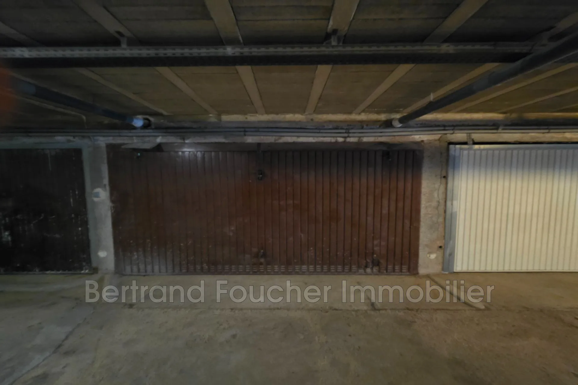 Grand garage de 70 m² en centre-ville à Cavalaire-sur-Mer