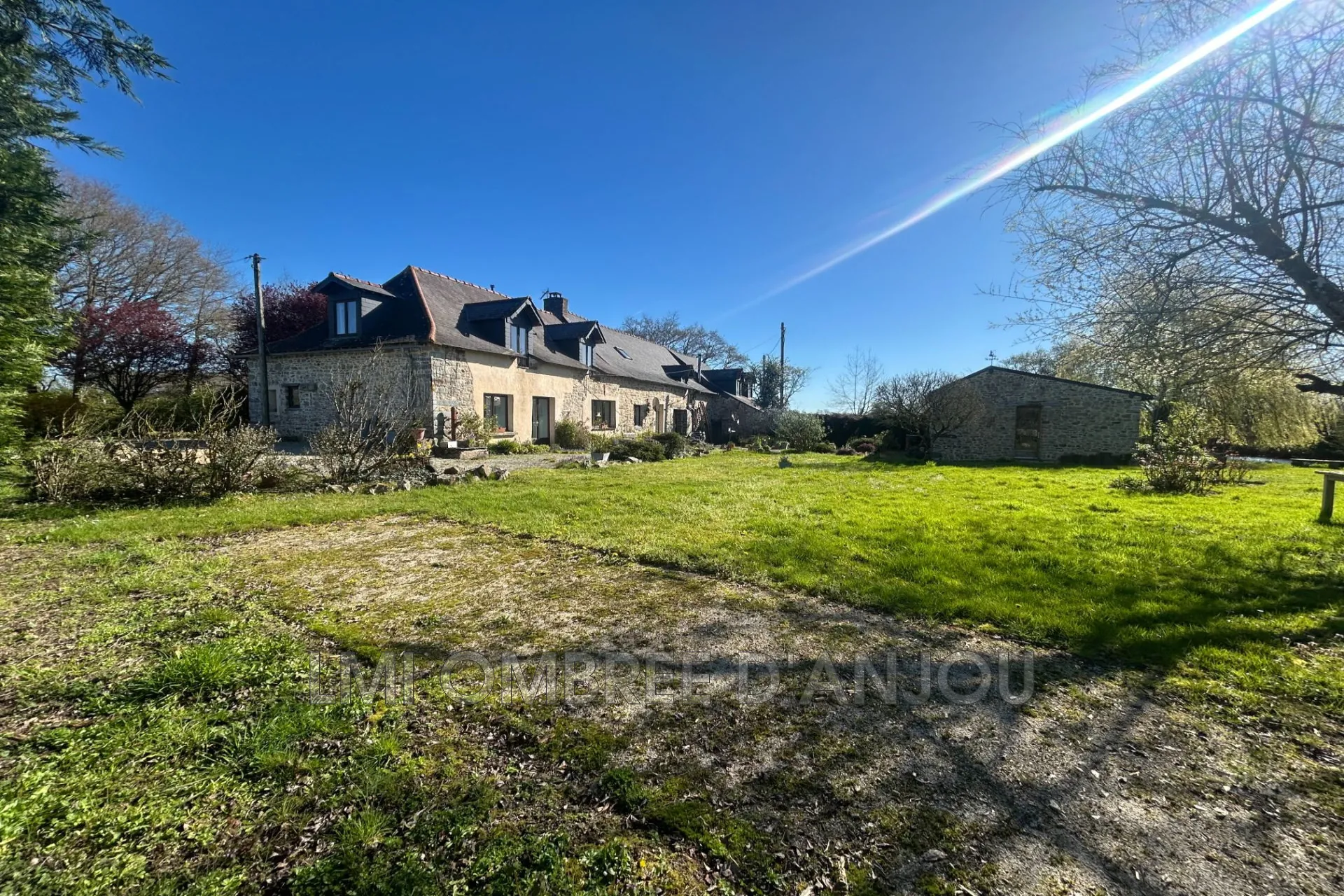 Magnifique maison de campagne de 320 m² avec vue sur point d'eau à Villepot