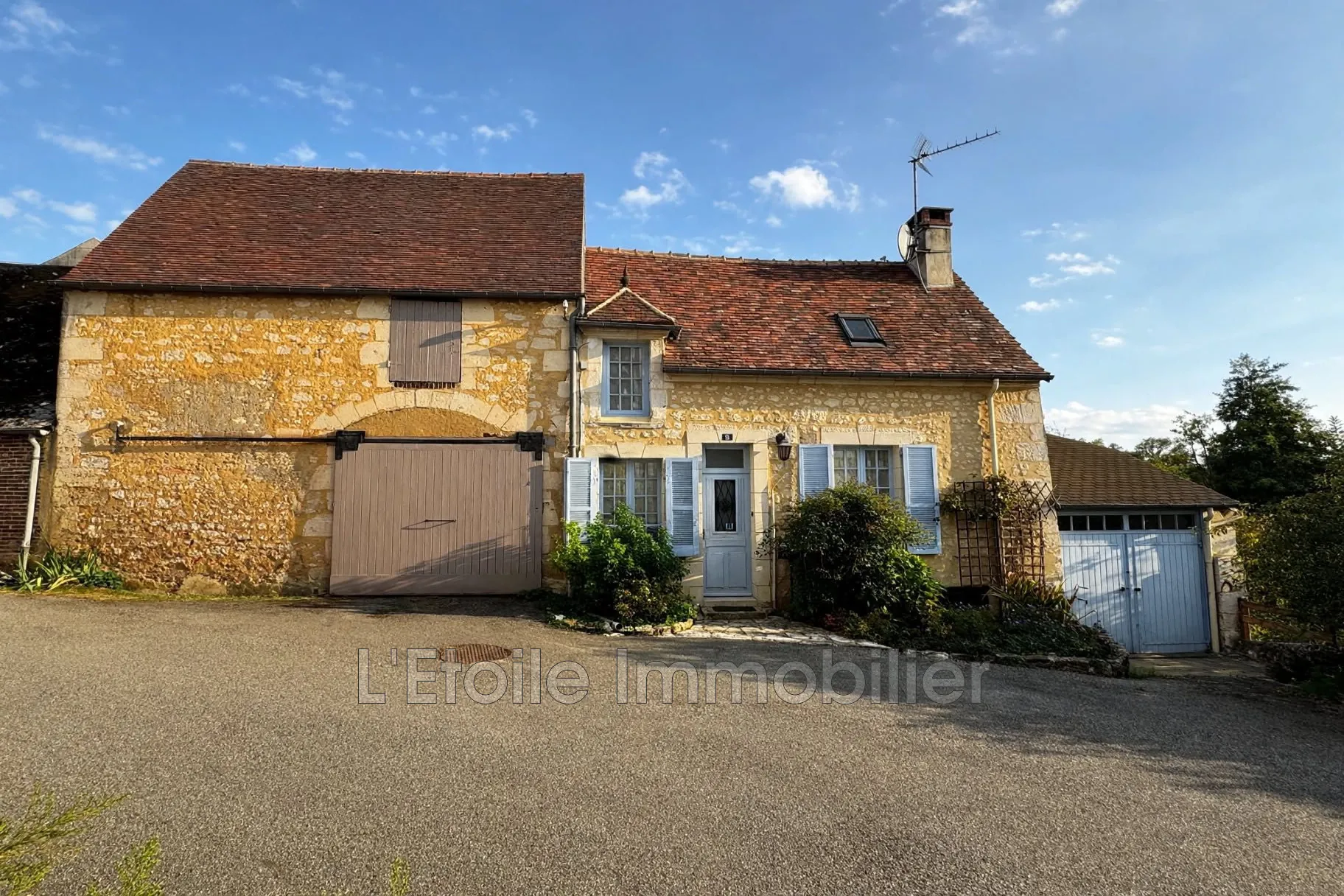 Maison de pays à vendre à Mauves-sur-Huisne avec jardin et garage