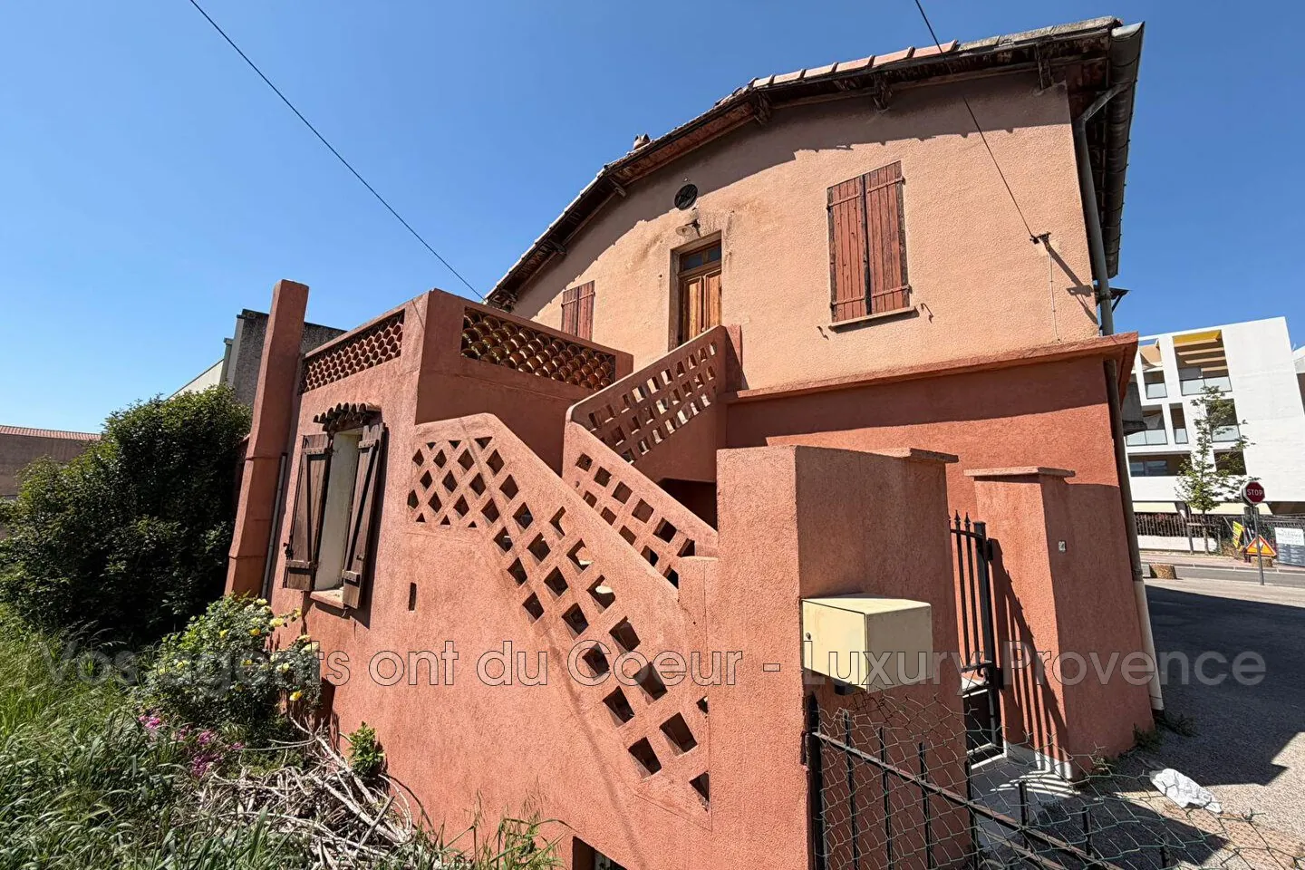 Maison à rénover de 125 m² avec jardin et terrasse à Gardanne