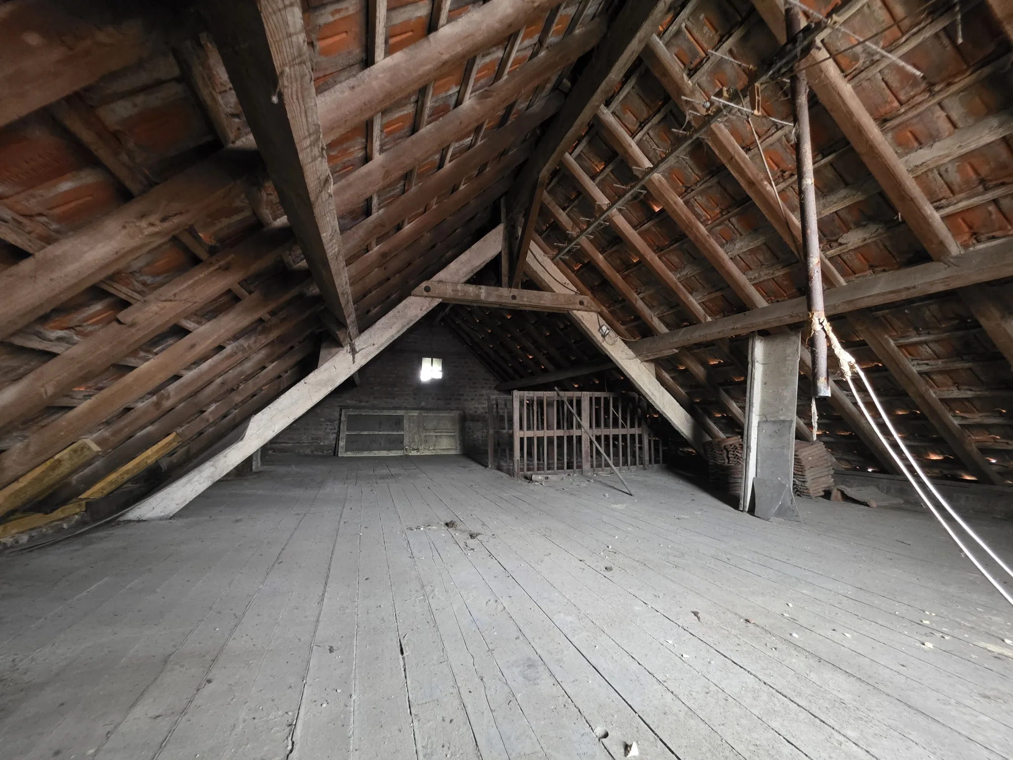 Maison à rénover de 97,8 m² avec grand garage à Auchel – Opportunité à saisir
