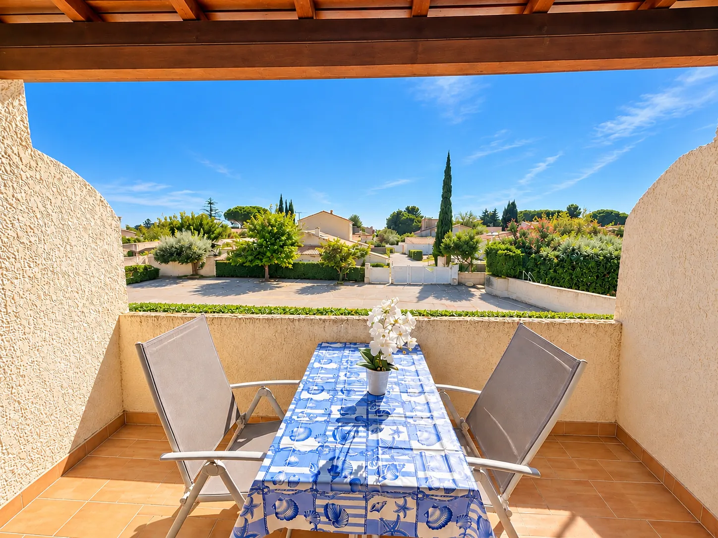 Appartement T2 avec terrasse, mezzanine et piscine à Marsillargues