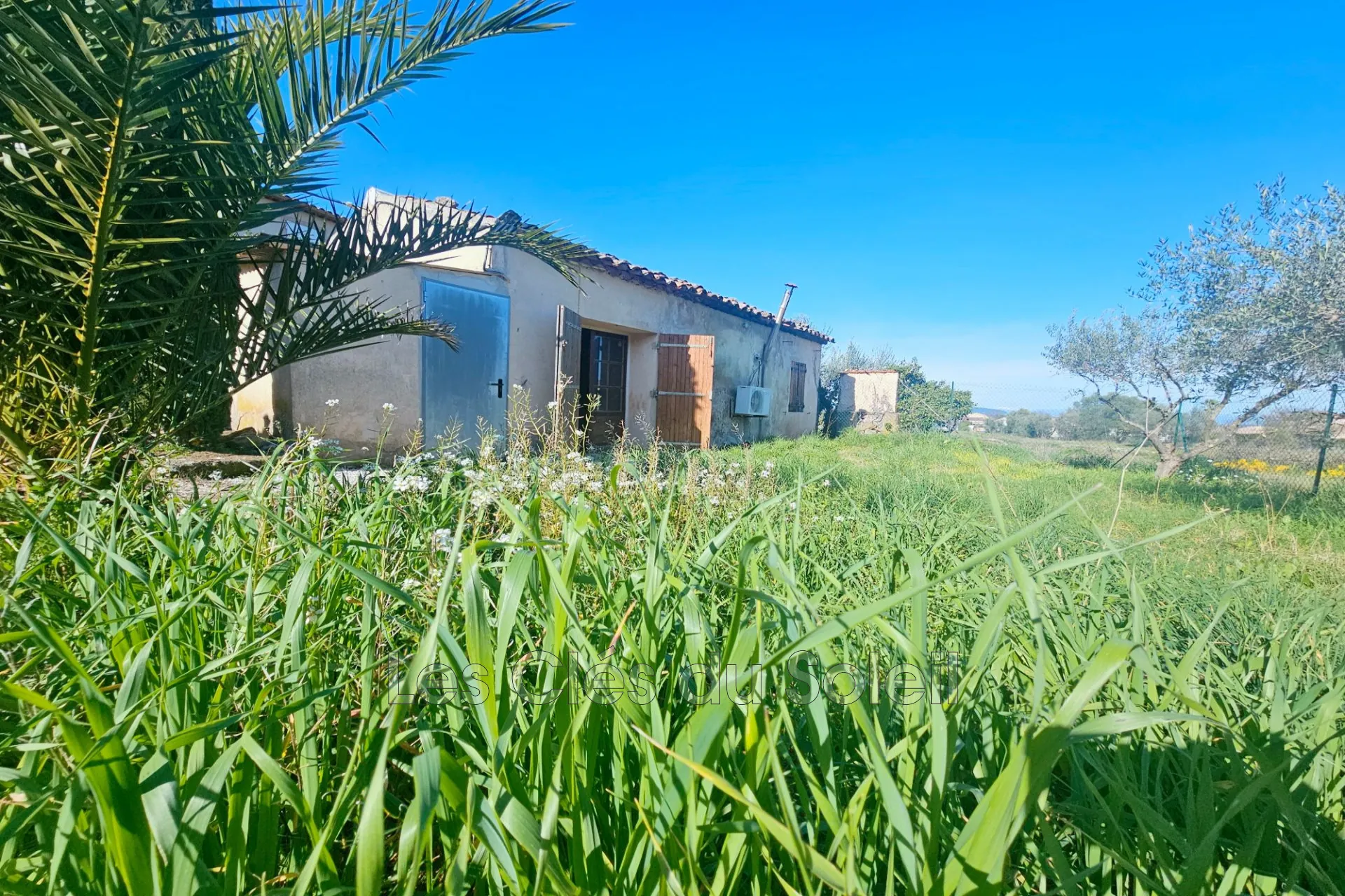 Cabanon agricole à rénover sur propriété de 532 m² à Gonfaron