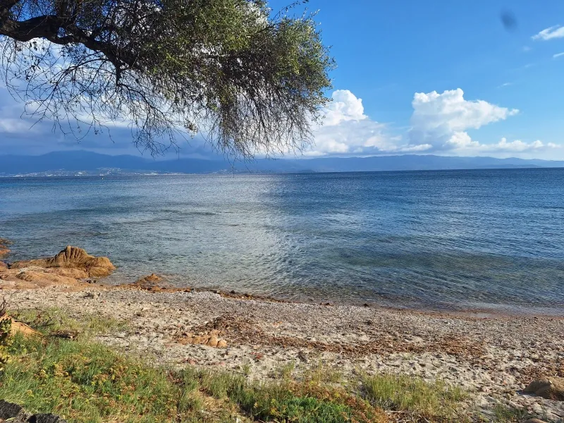 Charmante villa T4 pieds dans l'eau avec vue mer à Ajaccio sur la route des Sanguinaires