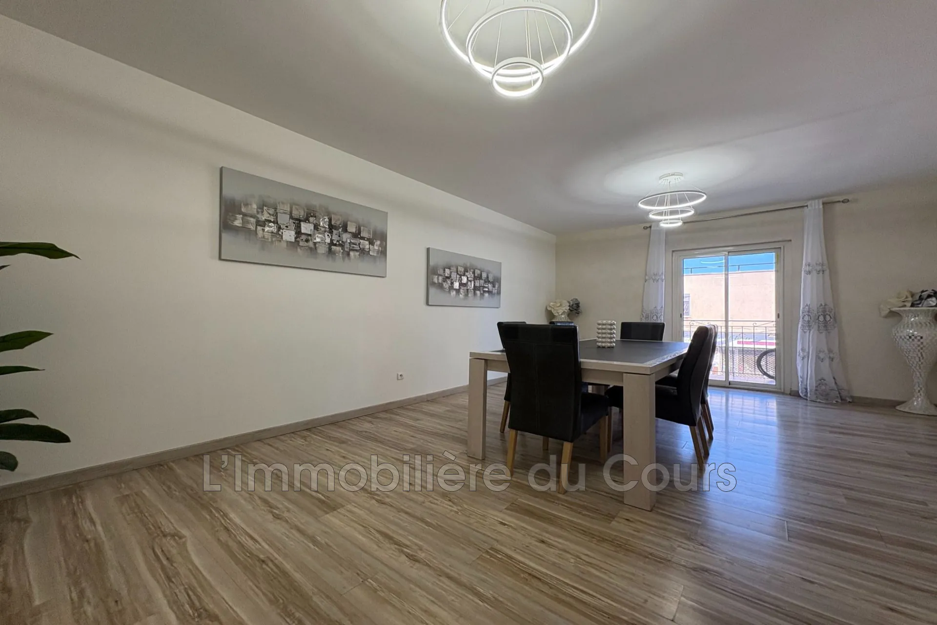 Maison familiale de 197 m² avec 285 m² au total à Port-de-Bouc, certifiée énergie A
