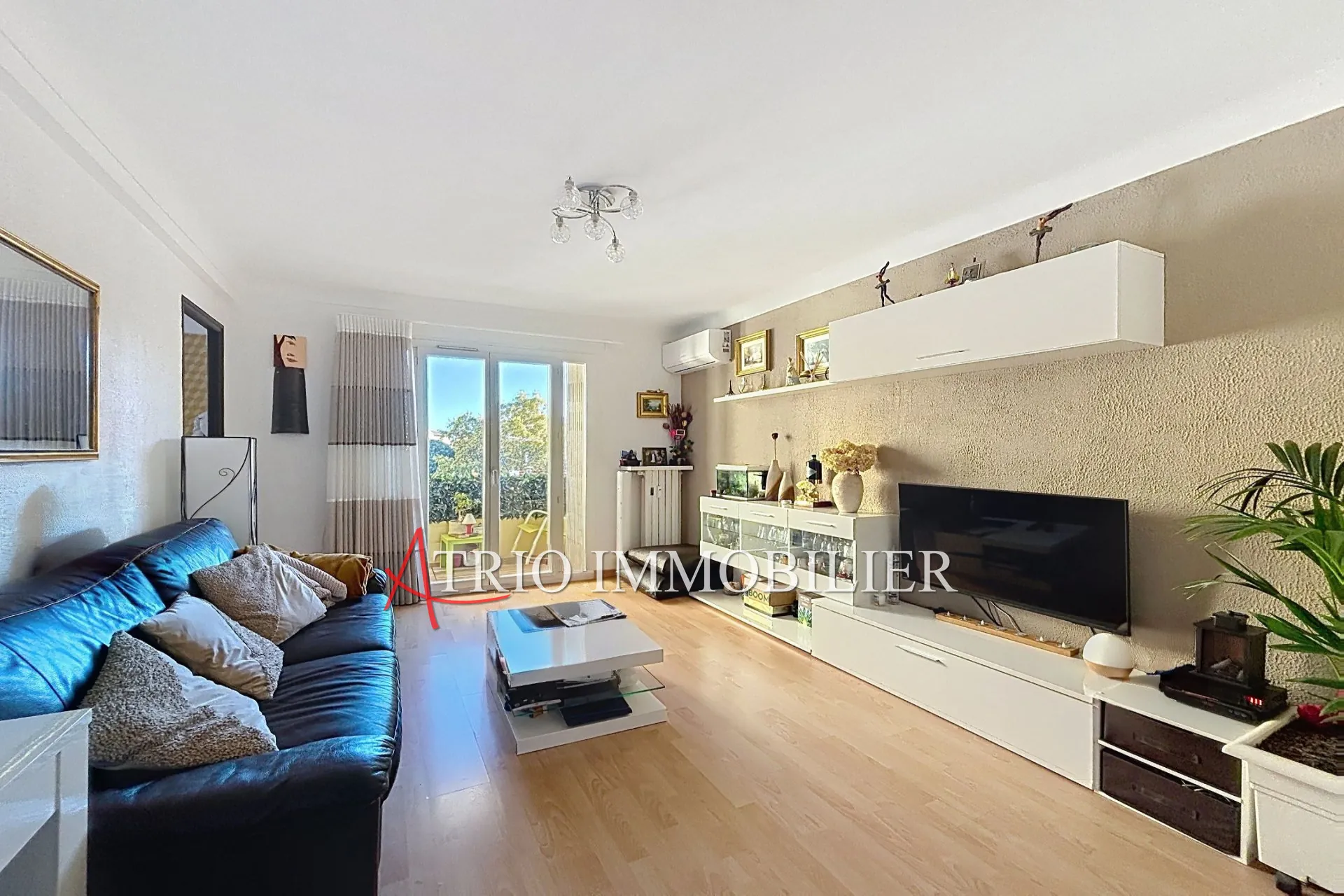 Appartement 4 pièces lumineux avec vue dégagée à Cagnes-sur-Mer