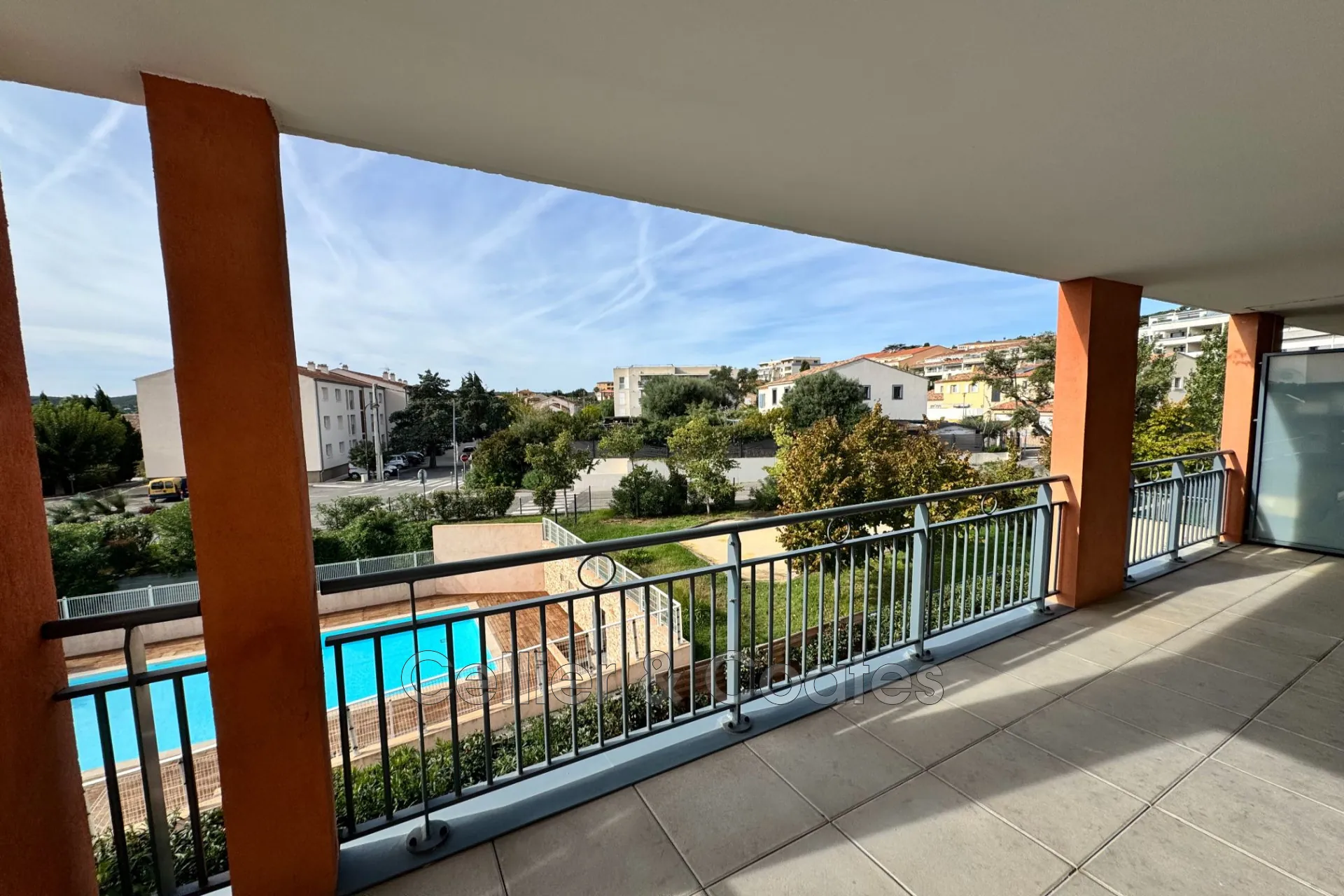 Appartement T2 avec terrasse à Bormes-les-Mimosas - Vue dégagée et piscine