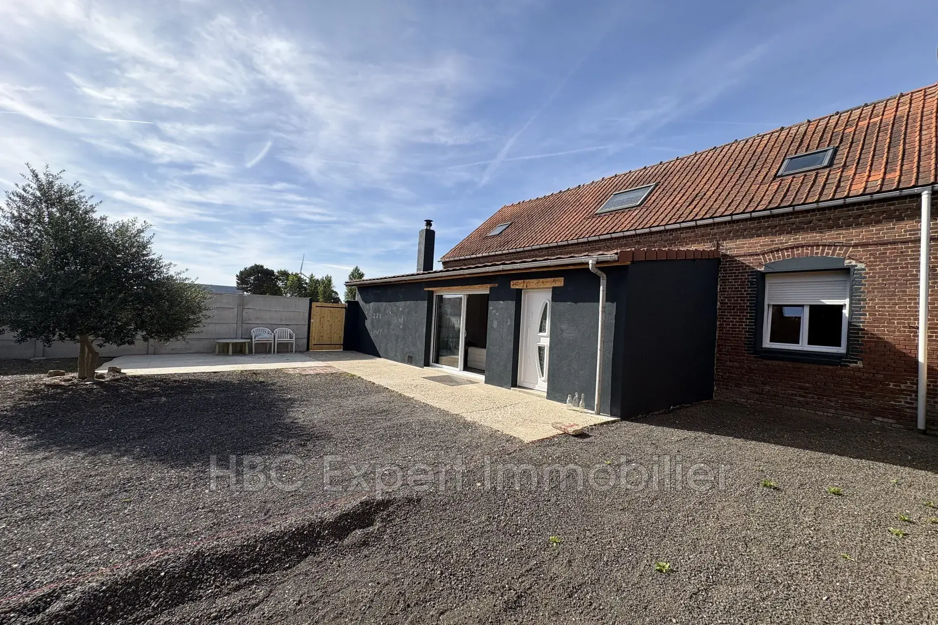 À vendre maison familiale à Hattencourt avec jardin et aménagements modernes