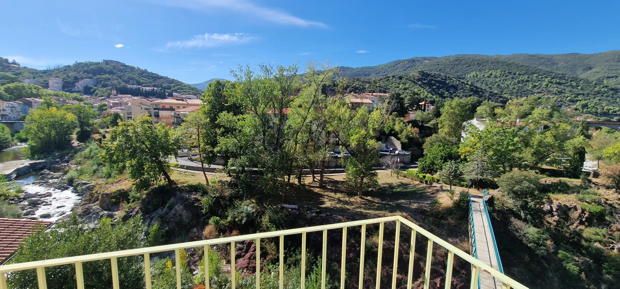 À vendre appartement T3 dernier étage avec balcon à Amélie-les-Bains