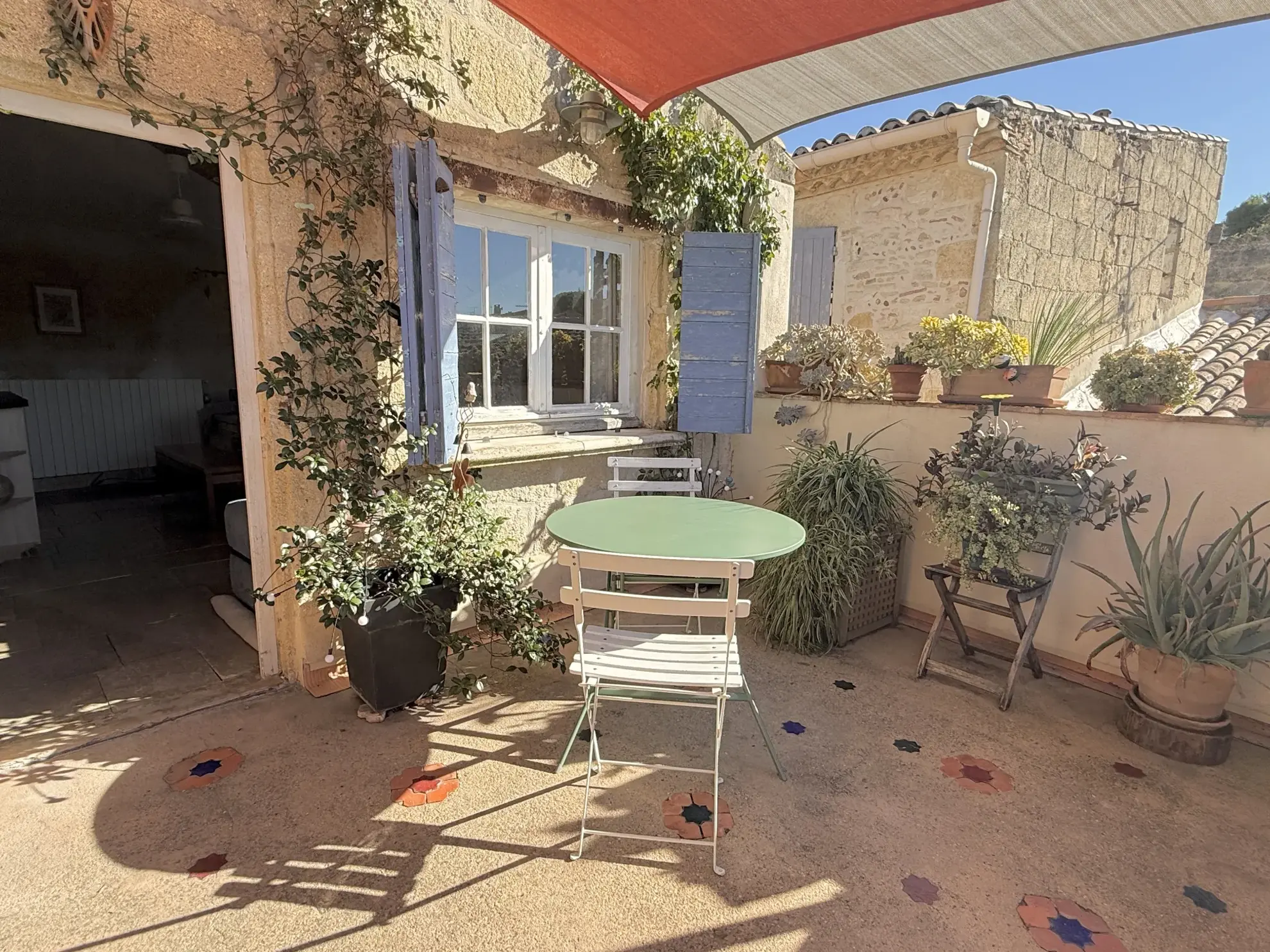 Belle maison de ville avec garage et terrasse à Vauvert